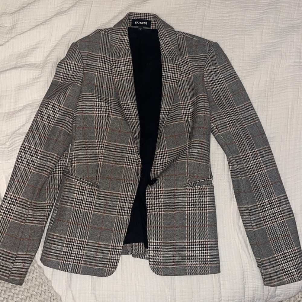 Express blazer with one button